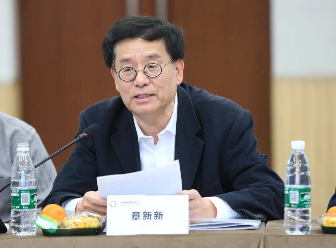 中国新闻社原社长章新新当选为中国慈善联合会传播委员会主任委员
